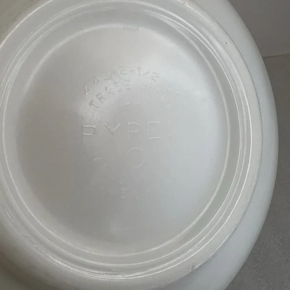 Vintage Pyrex Sandalwood Ivy Leave Cinderella Mixing Bowl 2 1/2qt #443